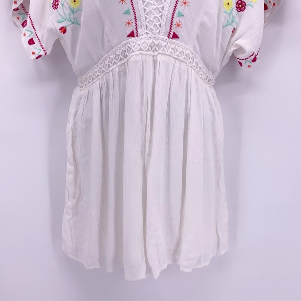 Jun & Ivy White Floral Embroidered Shorts Romper Size S - Picture 3 of 8